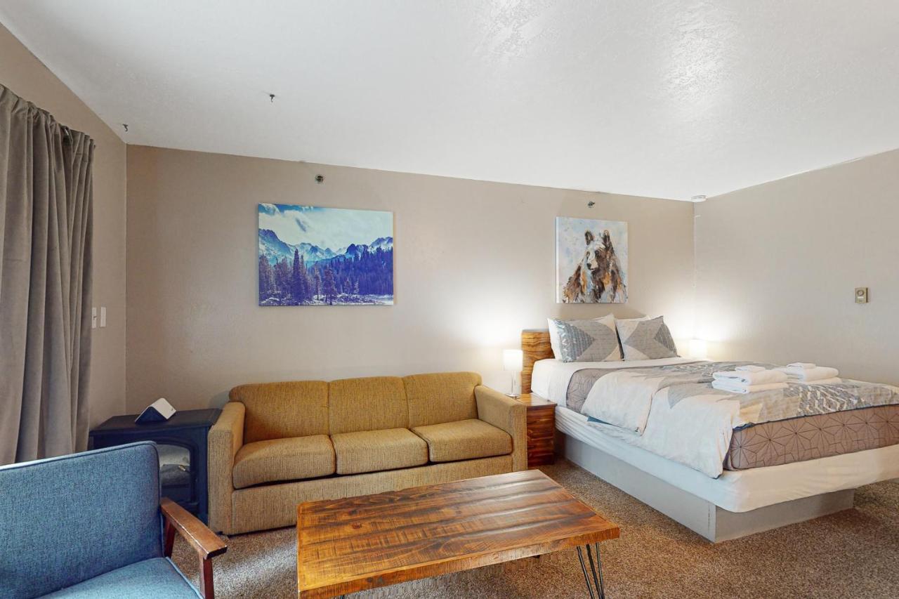 Yosemite West Condos * Yosemite West